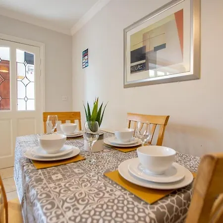 120 - Two Bed - Sleeps 4 - Parking *