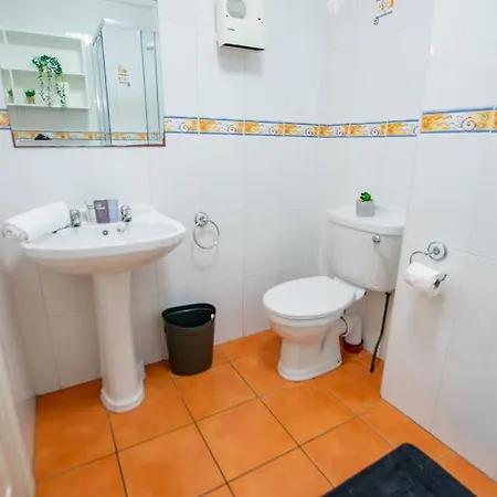 120 - Two Bed - Sleeps 4 - Parking * ゴールウェイ