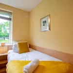 120 - Two Bed - Sleeps 4 - Parking Appartamento