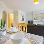 Appartamento 120 - Two Bed - Sleeps 4 - Parking
