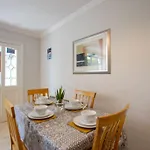 120 - Two Bed - Sleeps 4 - Parking Appartamento