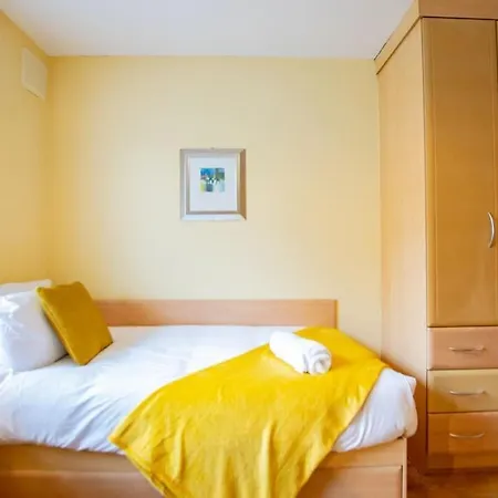 120 - Two Bed - Sleeps 4 - Parking Appartamento Galway