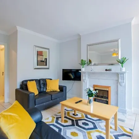 120 - Two Bed - Sleeps 4 - Parking * Galway