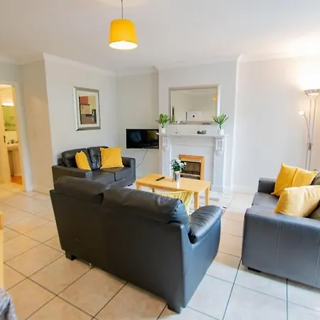 120 - Two Bed - Sleeps 4 - Parking