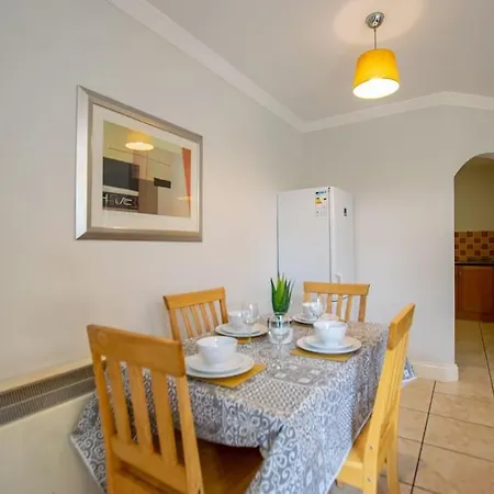 Appartamento 120 - Two Bed - Sleeps 4 - Parking