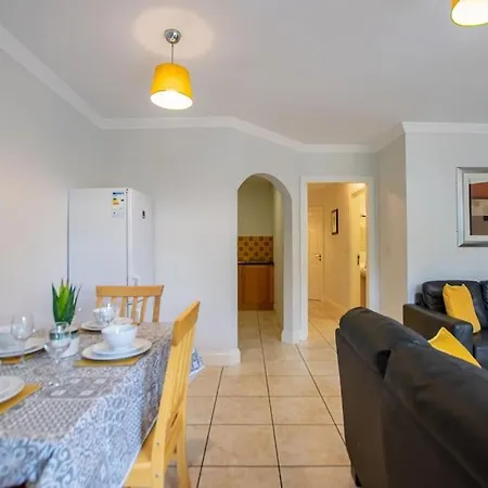 120 - Two Bed With Parking 公寓