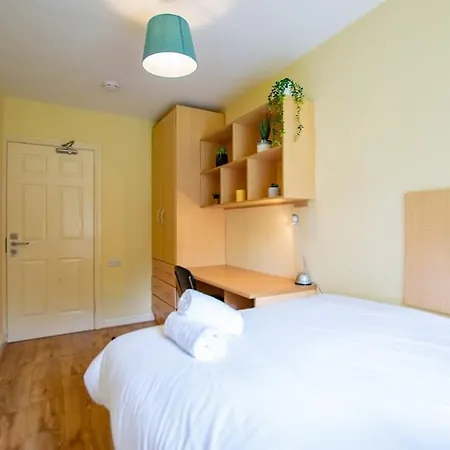 120 - Two Bed - Sleeps 4 - Parking