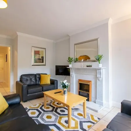 120 - Two Bed - Sleeps 4 - Parking Appartamento *