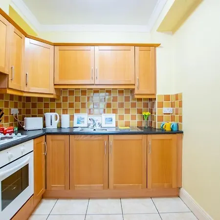 120 - Two Bed - Sleeps 4 - Parking Lägenhet