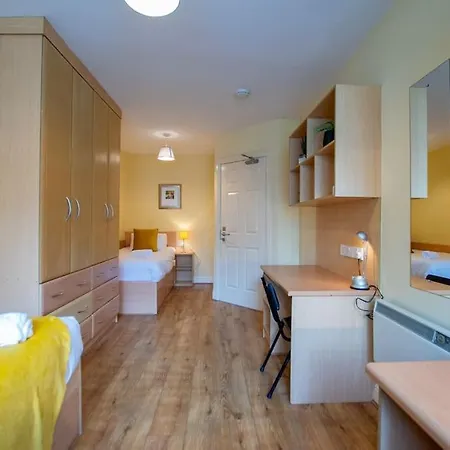 120 - Two Bed - Sleeps 4 - Parking *