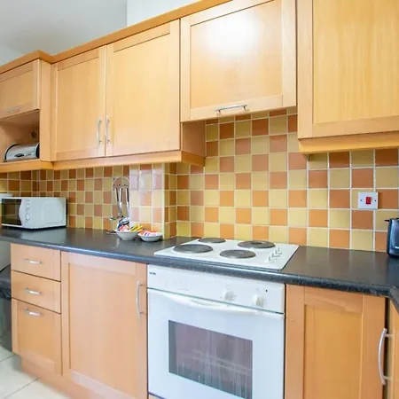 Lägenhet 120 - Two Bed - Sleeps 4 - Parking Galway