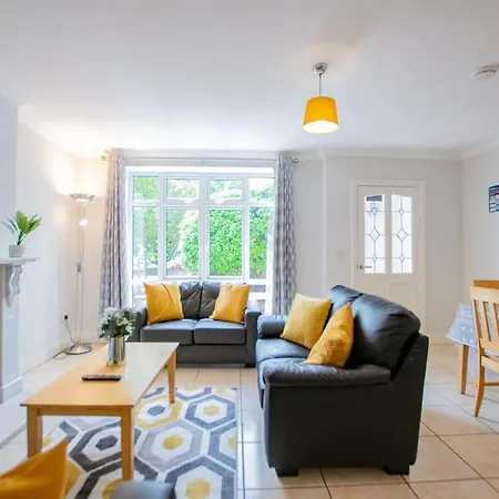 120 - Two Bed With Parking