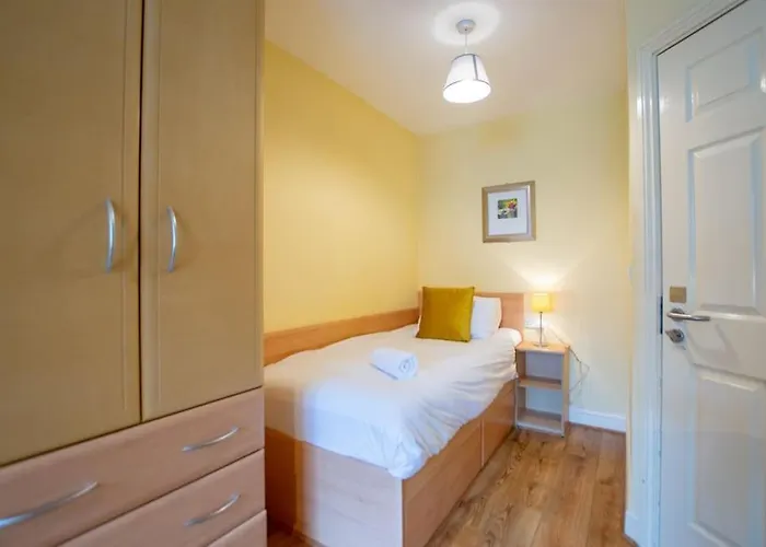 120 - Two Bed With Parking Apartamento