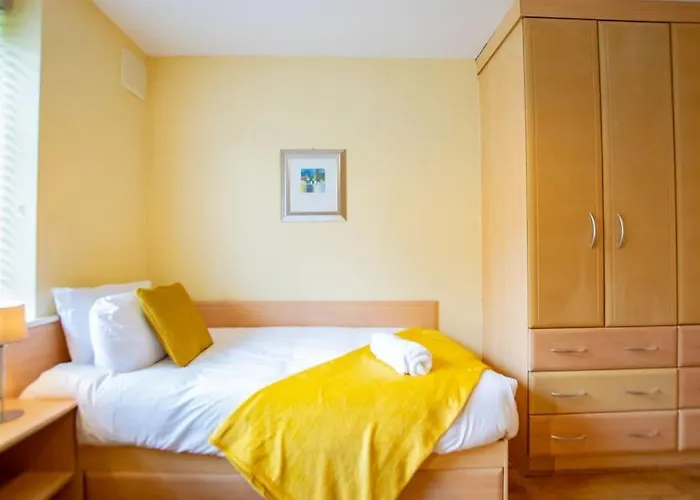 120 - Two Bed With Parking Apartamento Galway