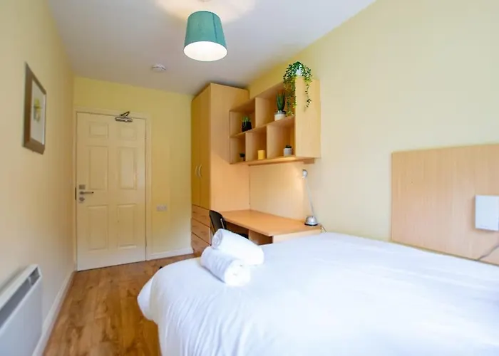 120 - Two Bed With Parking