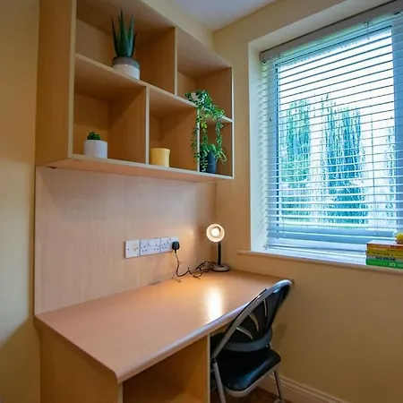 דירה 120 - Two Bed - Sleeps 4 - Parking *