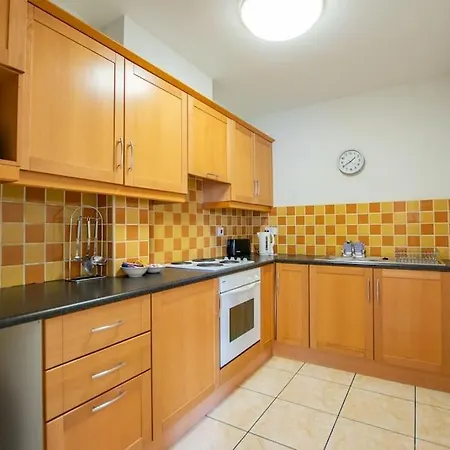 120 - Two Bed - Sleeps 4 - Parking *