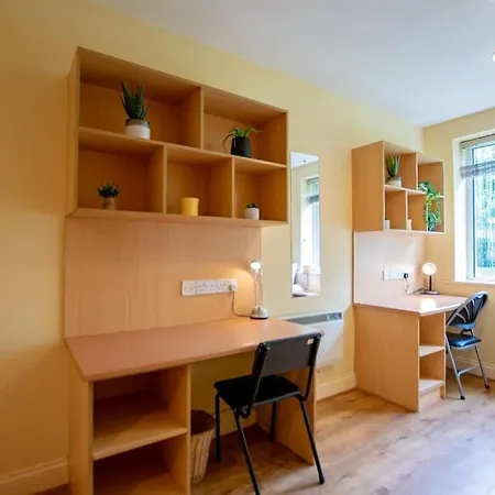 120 - Two Bed - Sleeps 4 - Parking